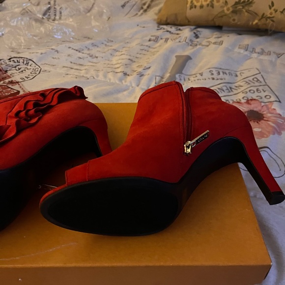 Red open toe heels - Picture 5 of 6
